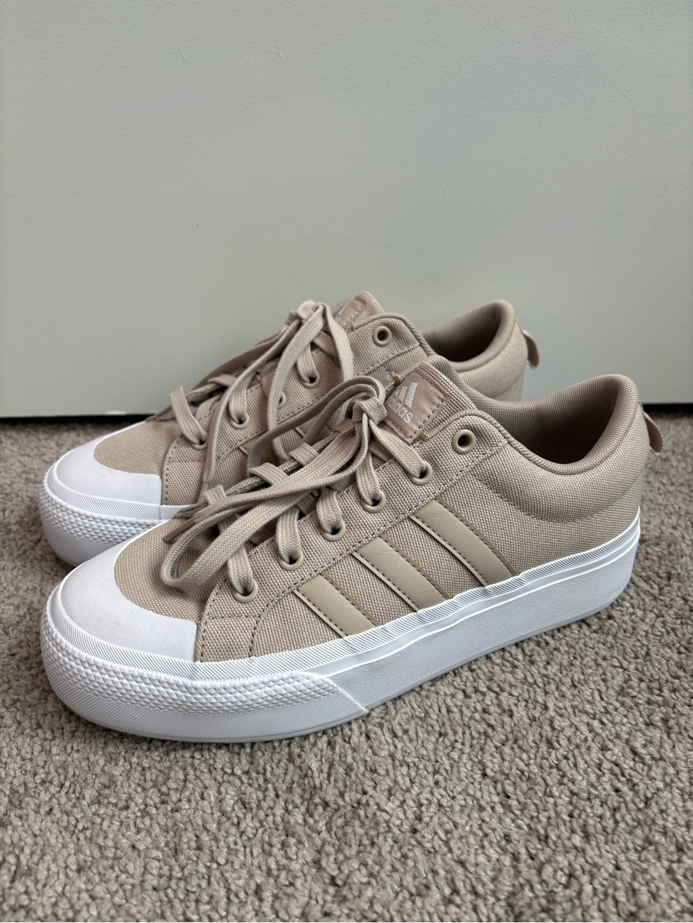 Women's Adidas Bravada Platform Fashion Sneakers Size 9 Beige Casual Comfort